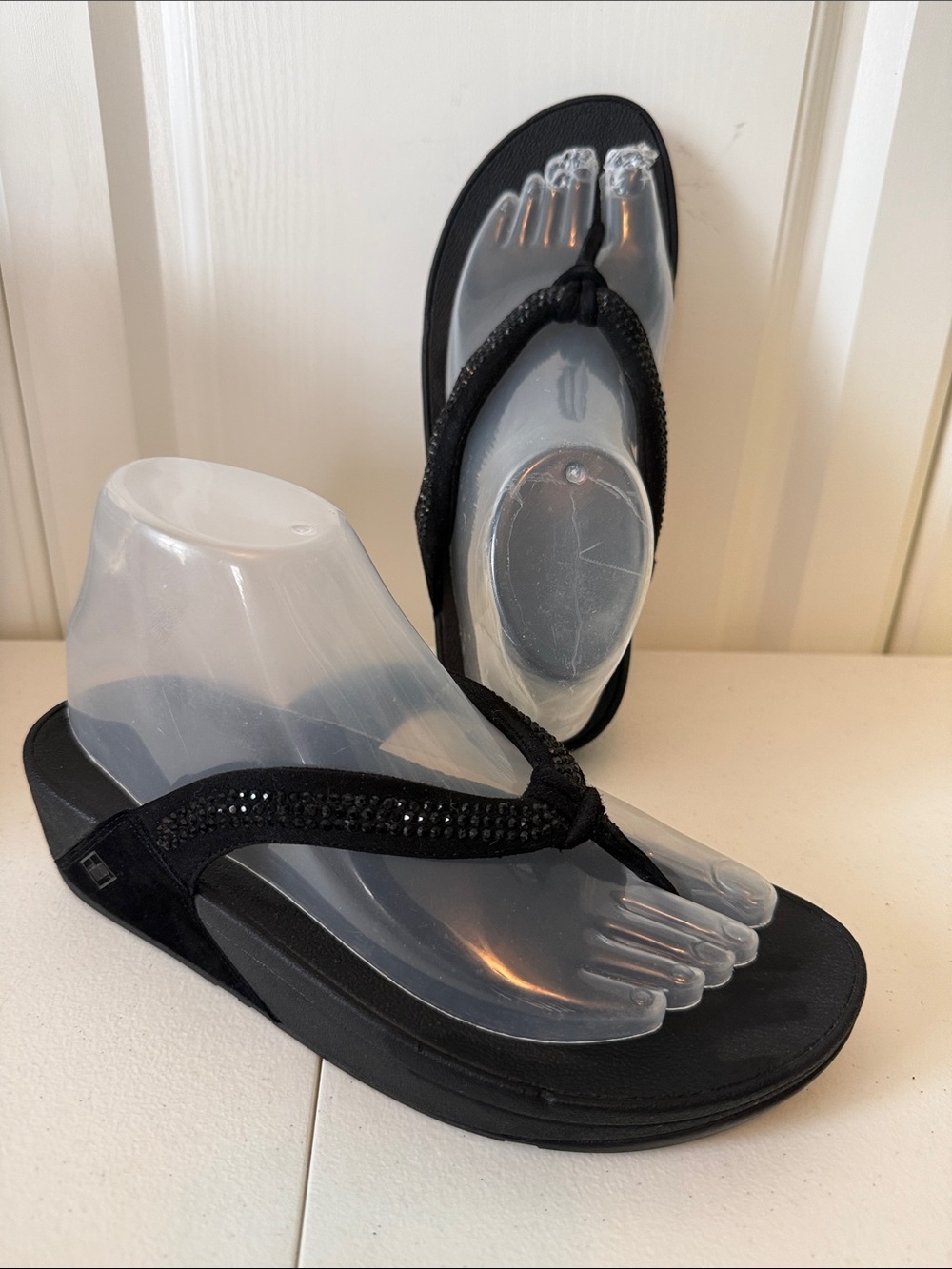Fitflops Black Rhinestone Thong Sandals - Stylish Everyday Comfort (sz 7)